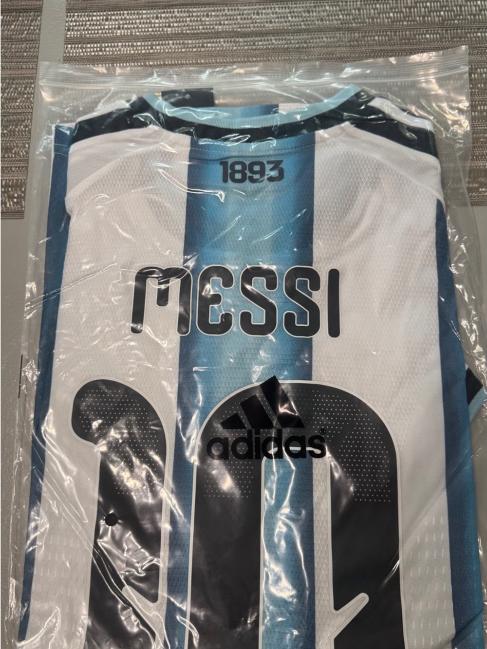 adidas Argentina Messi #10 Jersey - White & Light Blue - Picture 3 of 3